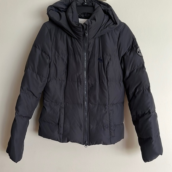 Abercrombie and Fitch:  size medium.  Graphite gray color. - Picture 1 of 13